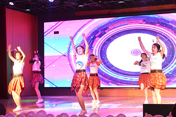 ok138cn太阳集团529举办“East or west,home is the best” 2018新年盛典