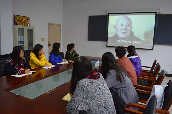 说明: C:\Users\梁书荣\Desktop\支部党日活动照片\学生支部\观影.JPG