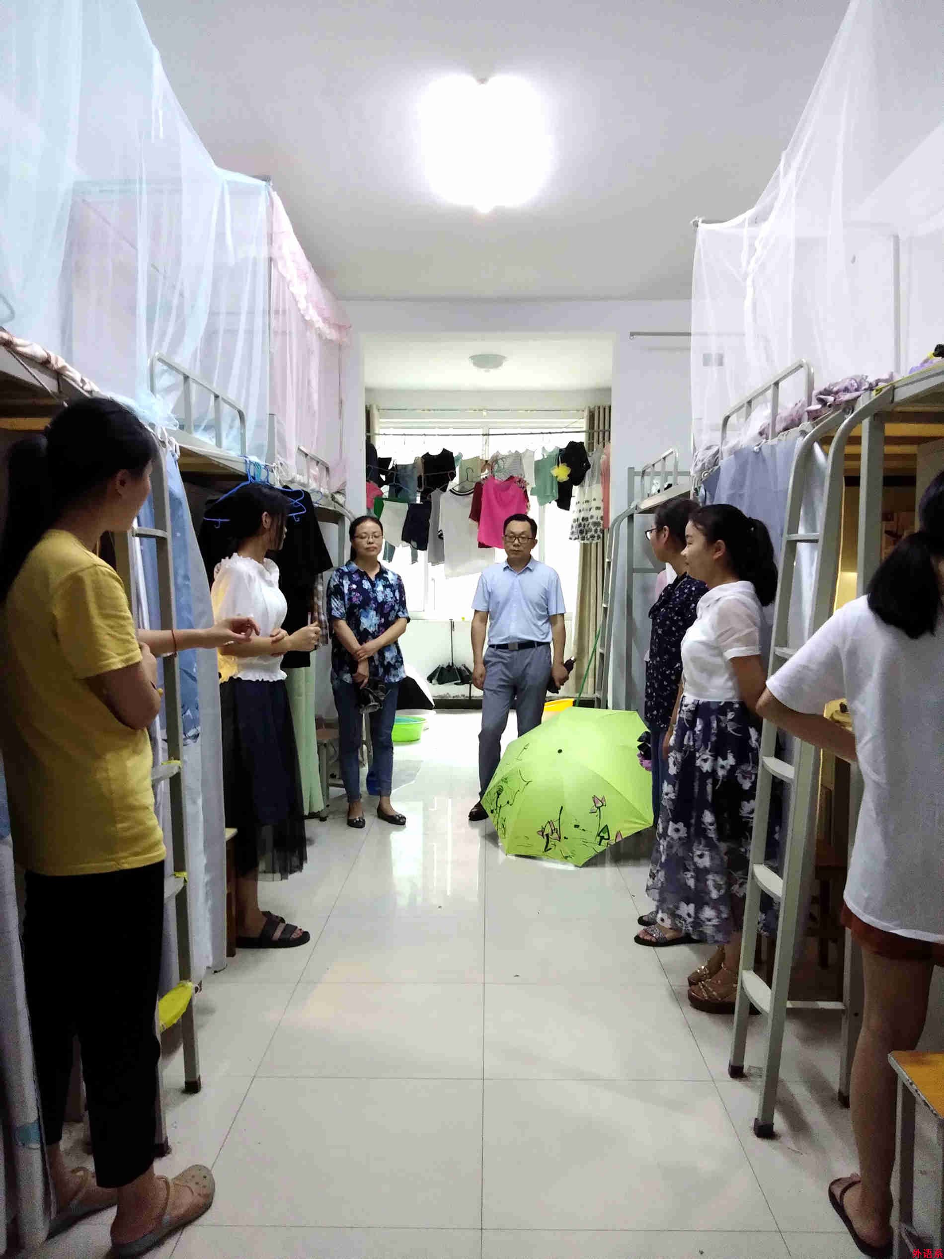 ok138cn太阳集团529走访慰问暑期留校学生