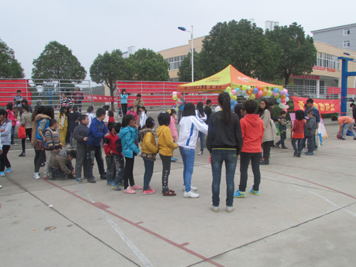 外语系爱协与留守儿童共欢乐