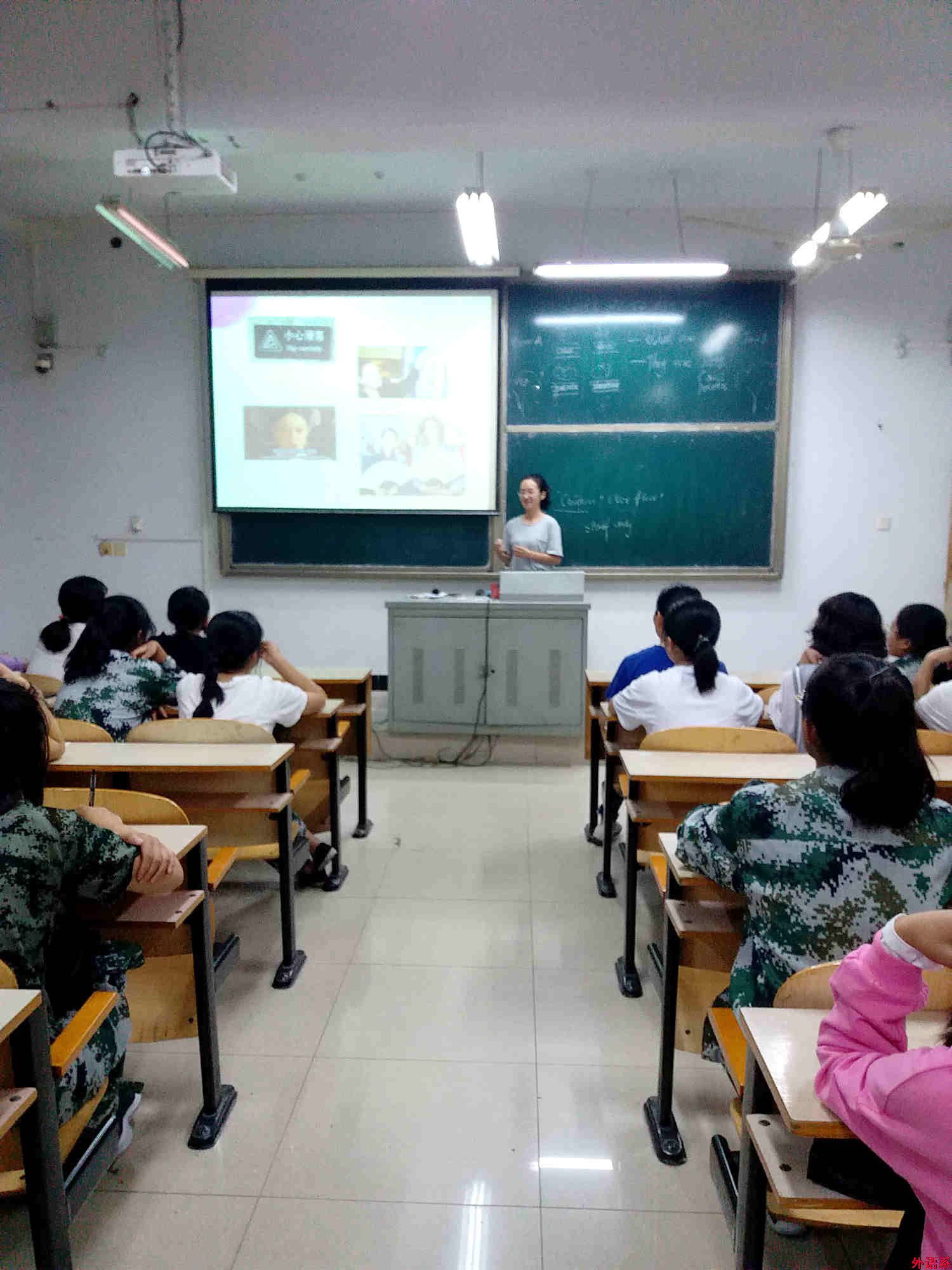 ok138cn太阳集团529召开翻译和商务英语专业教育大会