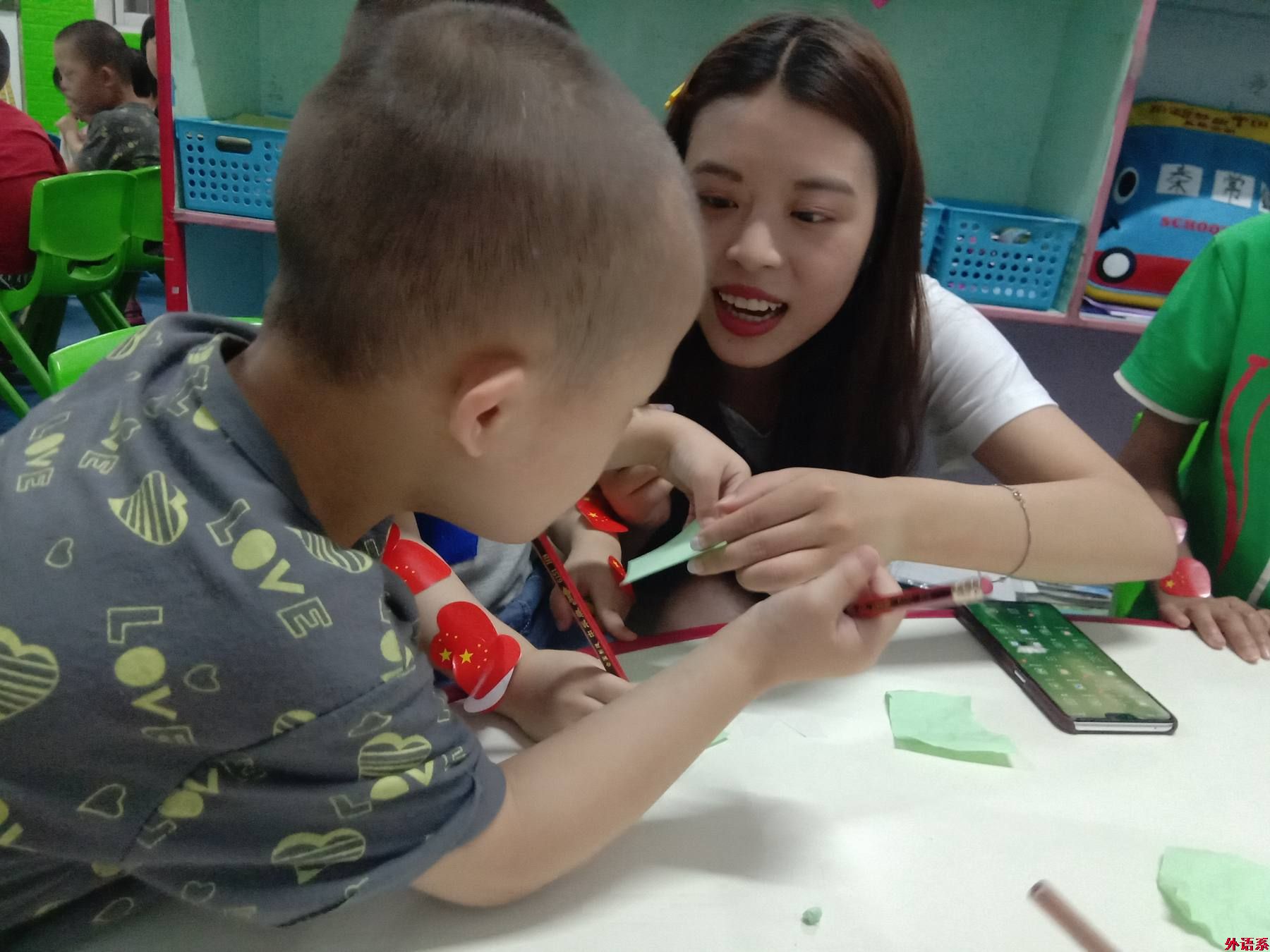 ok138cn太阳集团529暑期“三下乡”：“彩虹人生，助力未来”专项行动团走进信阳儿童福利院