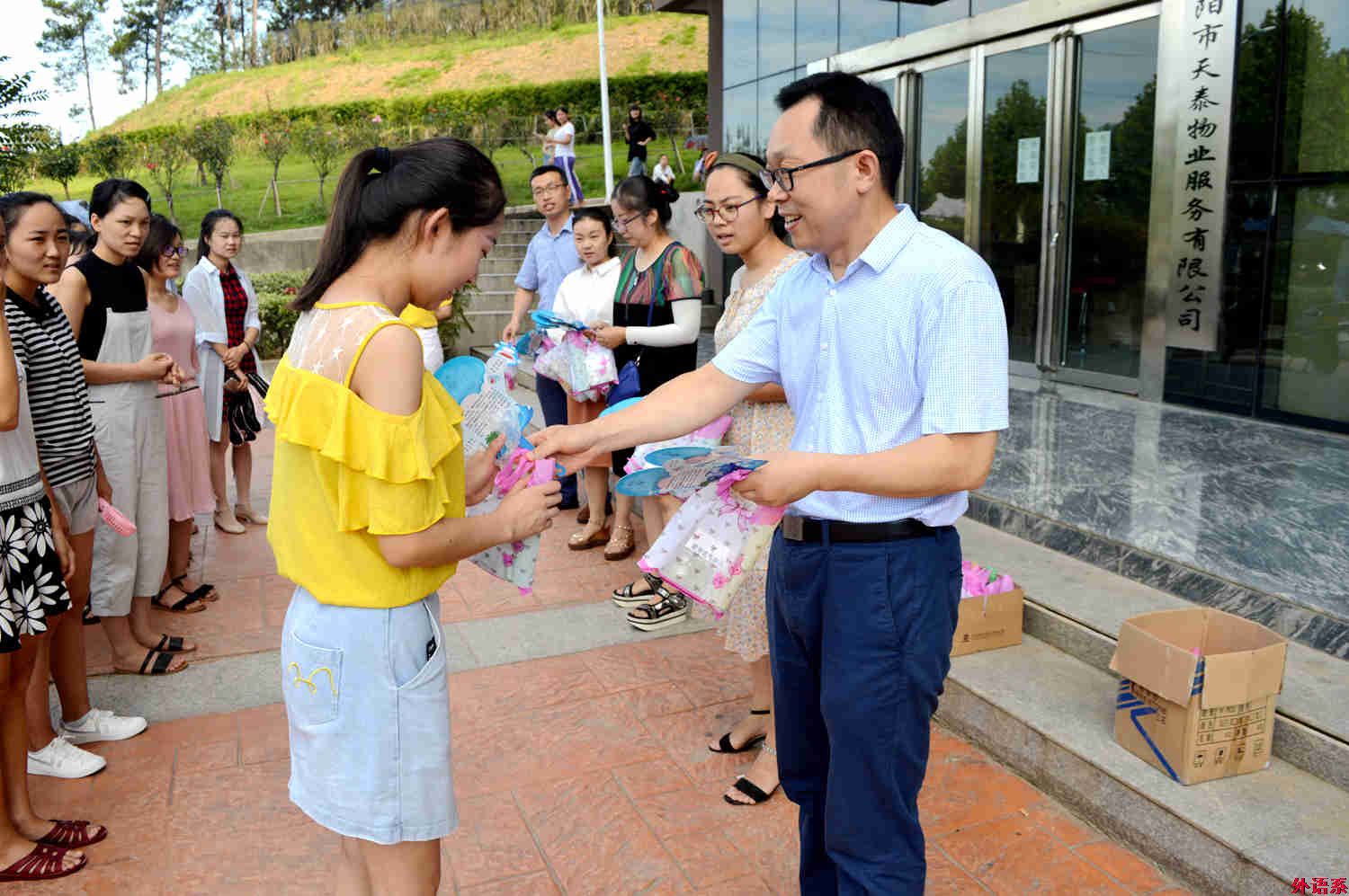 三伏酷暑备考忙 六项慰问送清凉——ok138cn太阳集团529慰问暑假留校复习考研学生