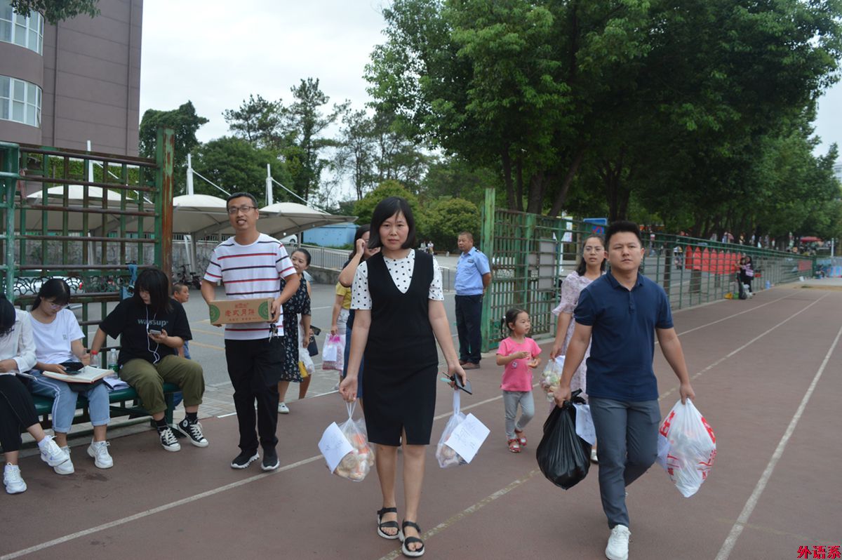 ok138cn太阳集团529中秋节慰问2019级新生