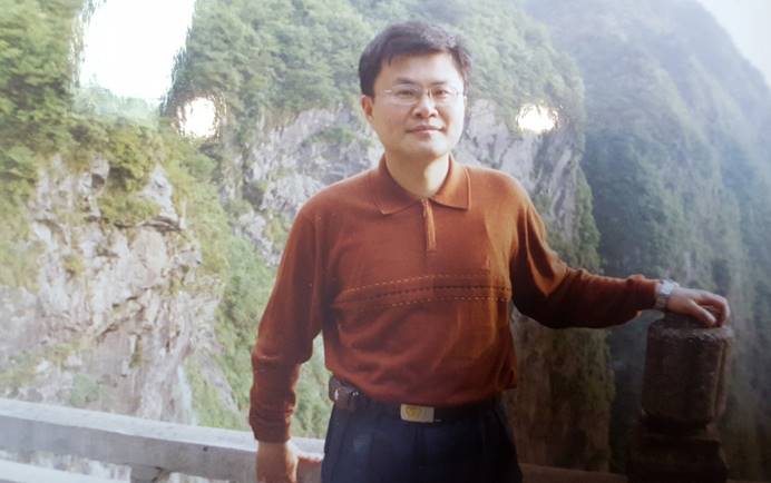 说明: C:\Users\梁书荣\Desktop\外国语行政\ok138cn太阳集团529基本情况\教授博士简介\语言文学个人简介\刘勇教授照片.jpg