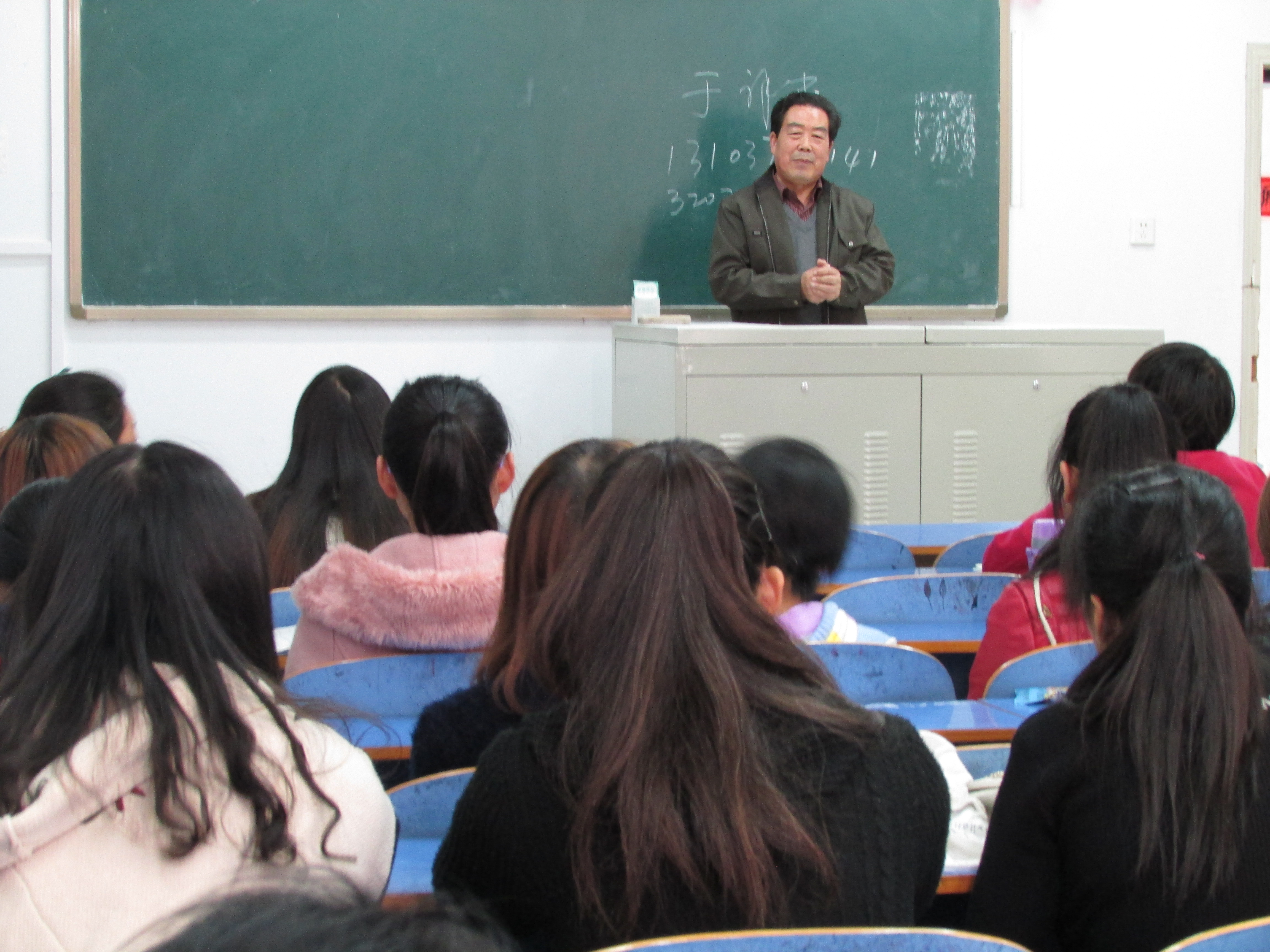 外语系扎实推进党员干部联系班级活动