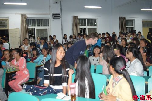 英语俱乐部召开新学期第一次全会