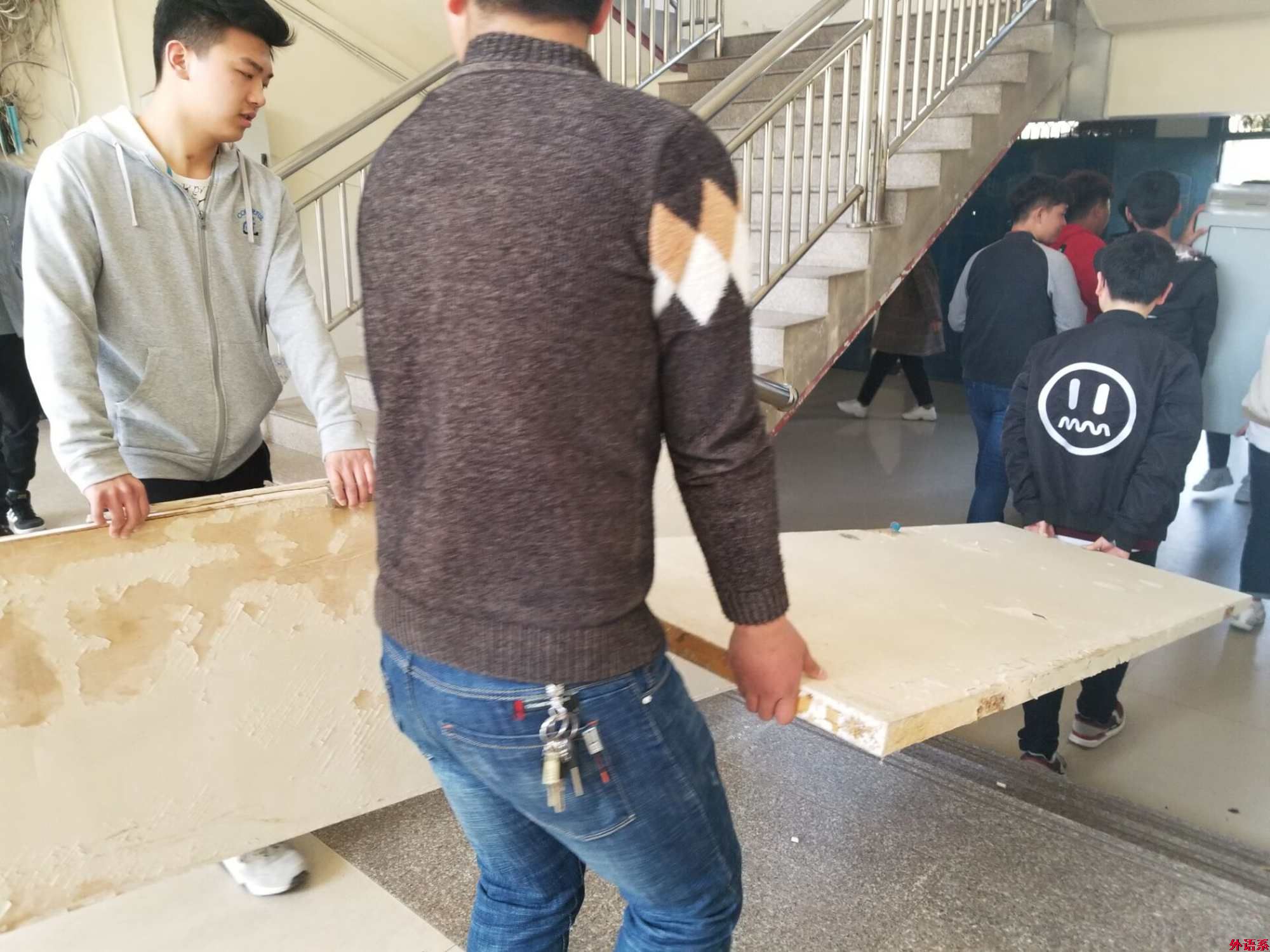 ok138cn太阳集团529开展 “清洁教室 美化课堂”志愿服务活动
