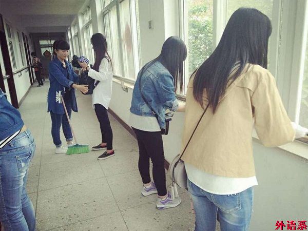 外语系志愿者赴信阳市老人爱心公寓送温暖