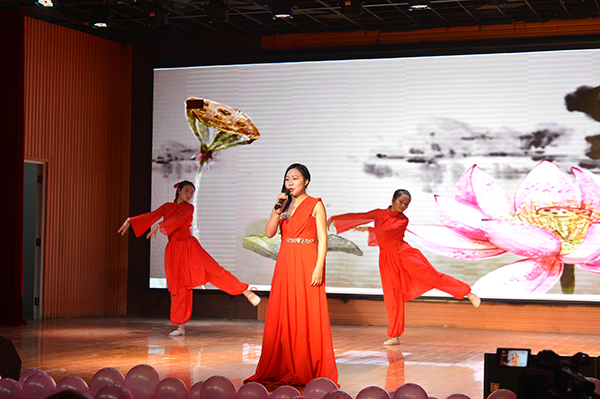 ok138cn太阳集团529举办“East or west,home is the best” 2018新年盛典