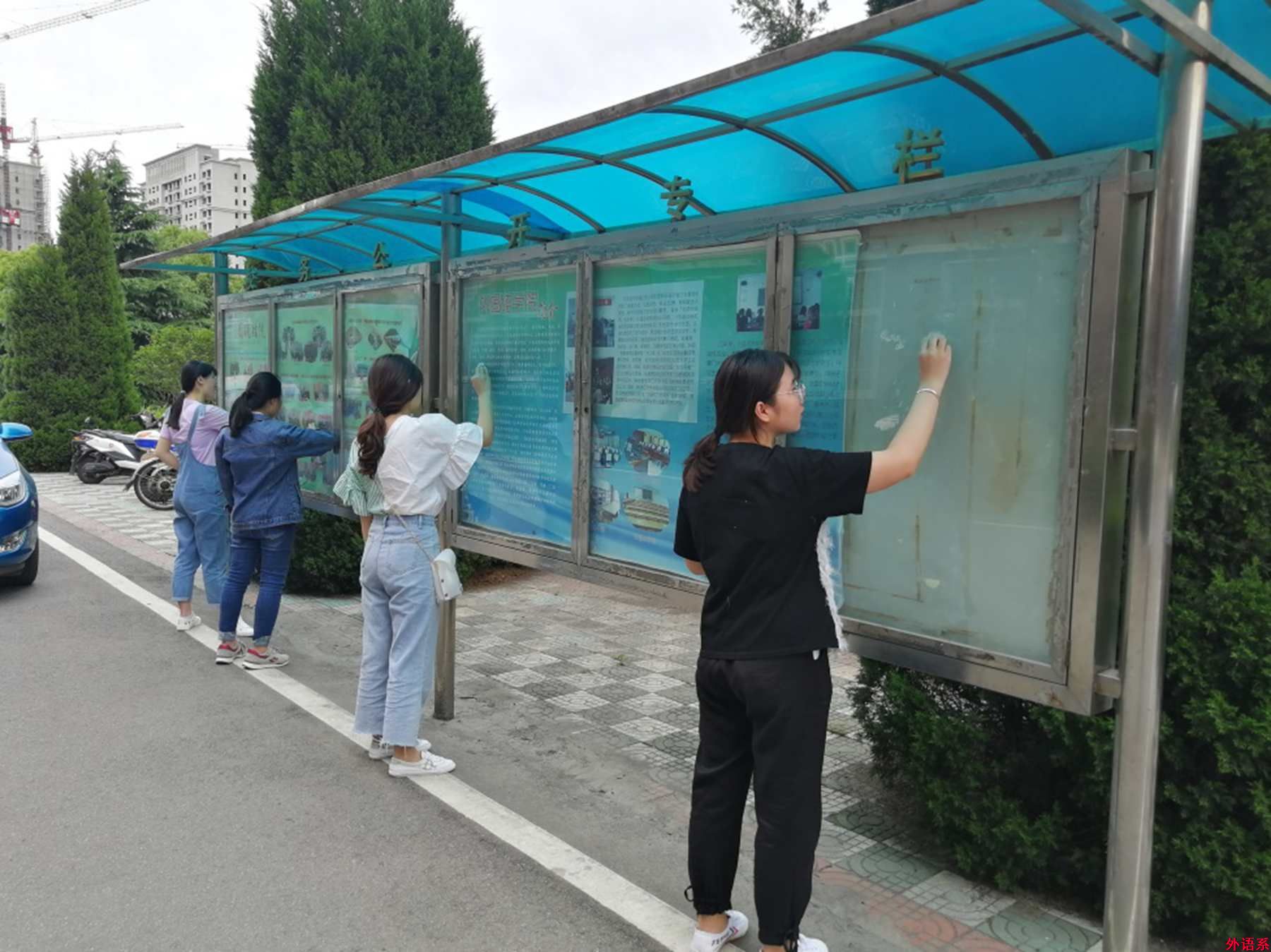 ok138cn太阳集团529开展“增辉党旗，争当先锋”志愿清扫活动