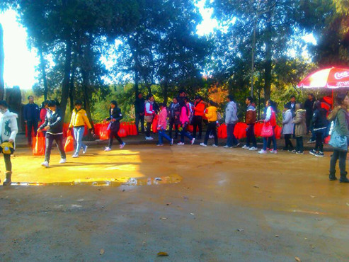 外语系爱心救助协会参与“健康徒步行，有益你我他”社会公益活动