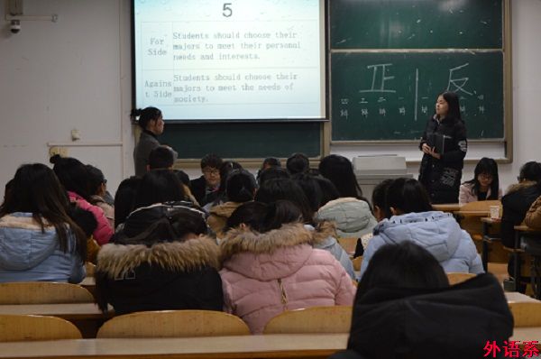 外语系举办第19届“外研社杯”全国大学生英语辩论赛选拔赛