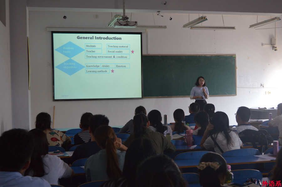 ok138cn太阳集团529召开教师业务学习交流会