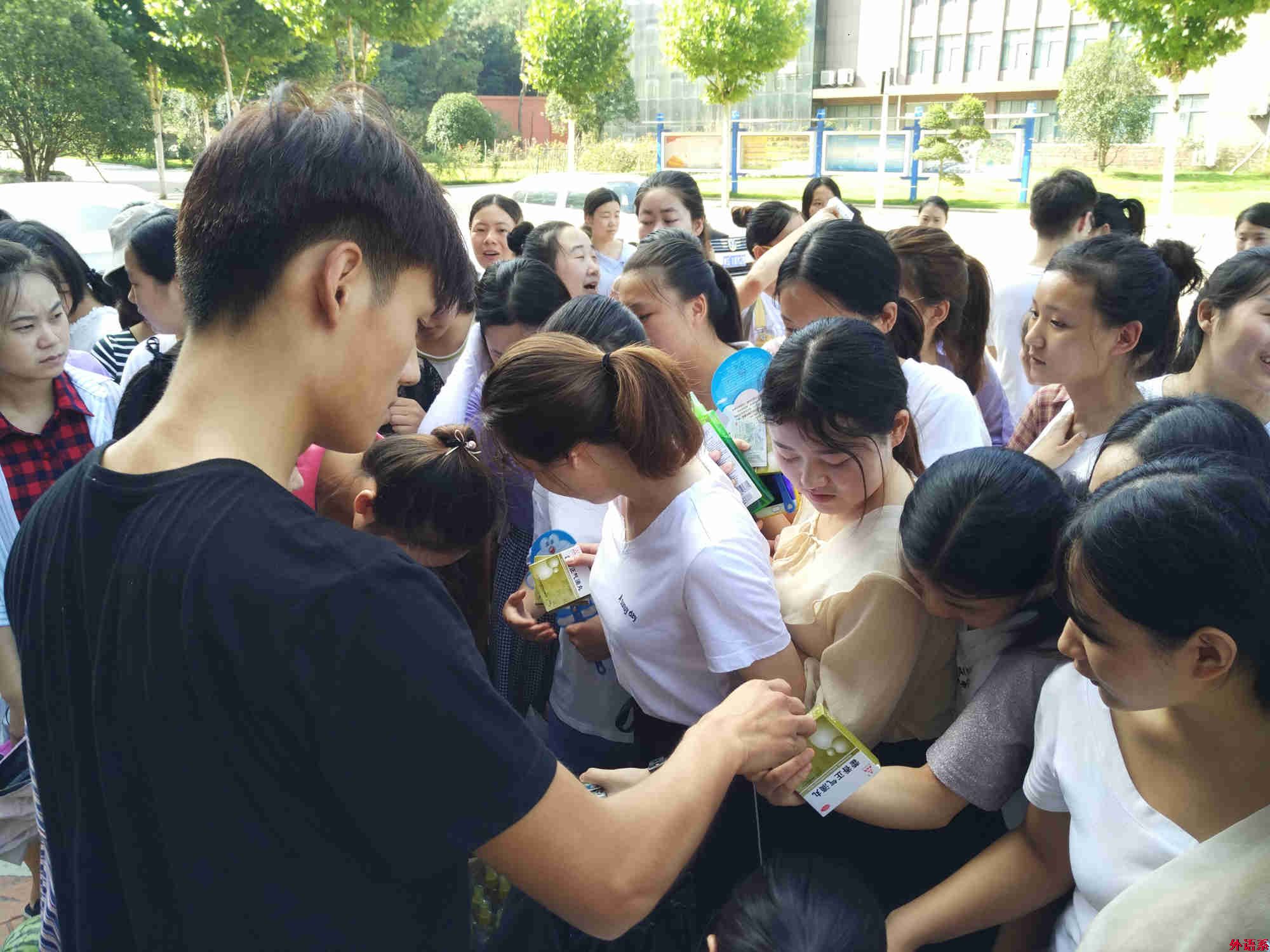 三伏酷暑备考忙 六项慰问送清凉——ok138cn太阳集团529慰问暑假留校复习考研学生