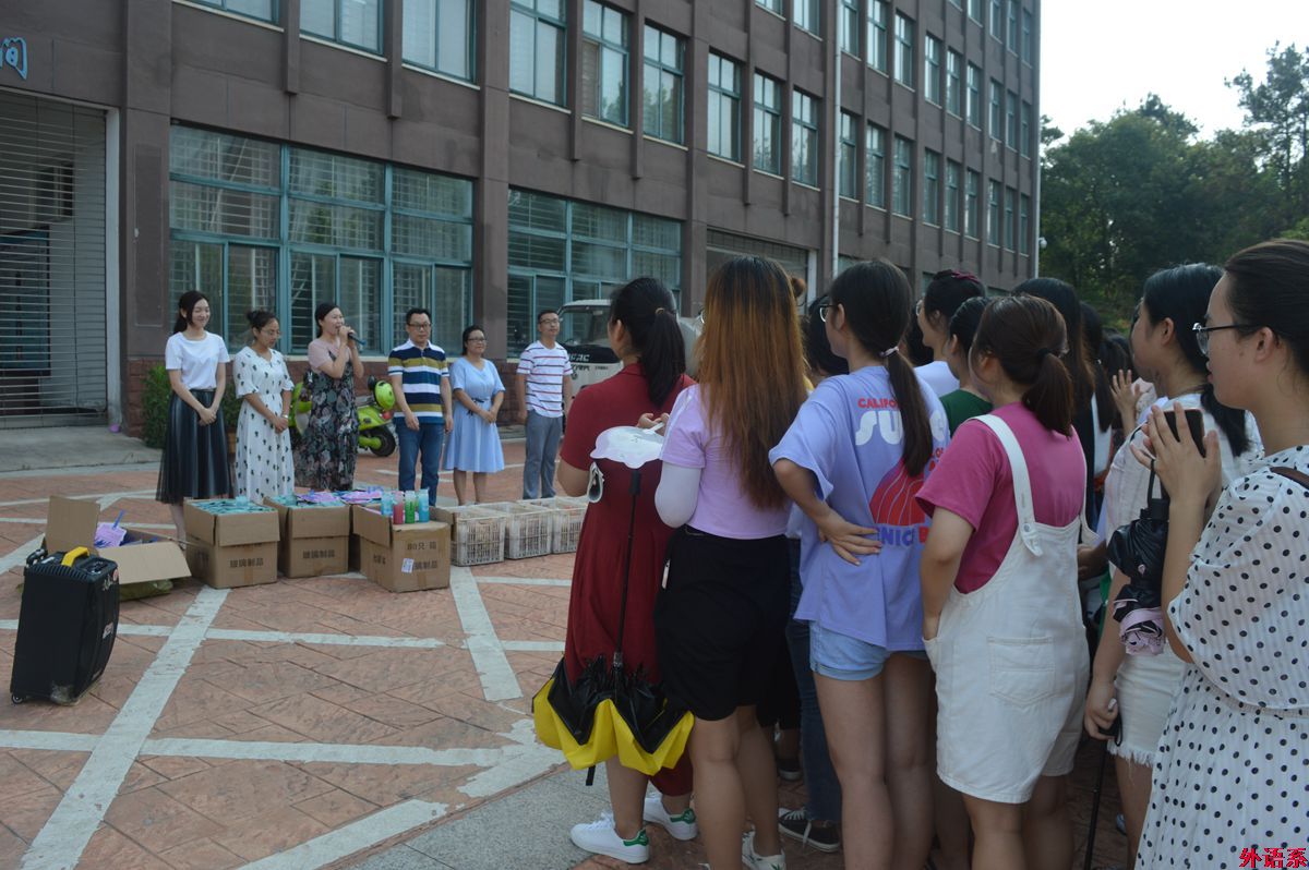 “研”夏送清凉，情系考研生 --ok138cn太阳集团529慰问暑期留校考研学生